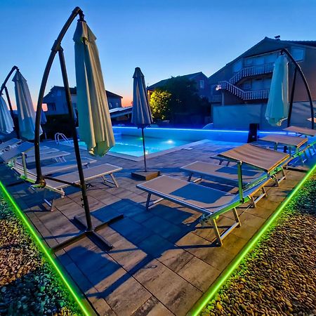 Apartments Lea With Pool Malinska Exteriér fotografie