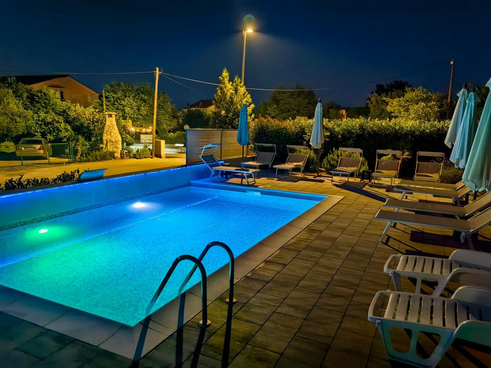 Apartments Lea With Pool Malinska Exteriér fotografie